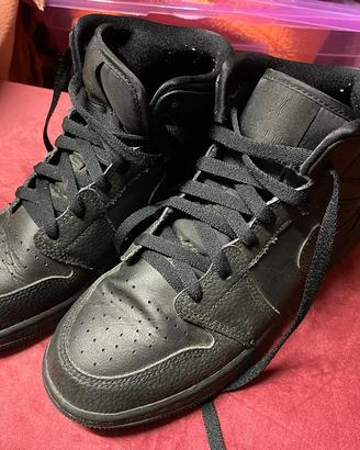 Jordan 1 Mid nere