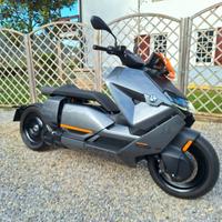 Maxi scooter elettrico BMW CE-04
