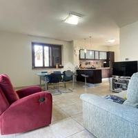 VILLA A SCHIERA D'ANGOLO A FOLIGNANO