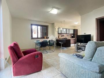 VILLA A SCHIERA D'ANGOLO A FOLIGNANO