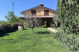 Villa di 245 m² con più di 5 locali e box auto dop