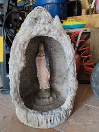 Madonna in gesso e sua grotta in cemento 