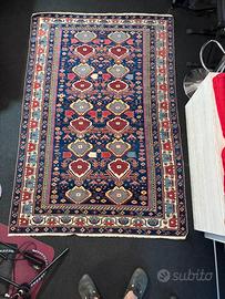 Tappeto caucasico annodato a mano