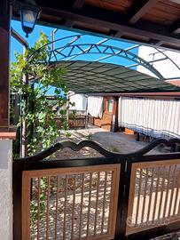 Casa con vista mare e ampi spazi esterni a Furnari