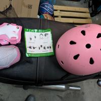 caschetto, protezioni per ginocchia e gomiti