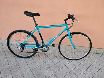 Bicicletta da 26 celeste con cambio 18 v meccanica