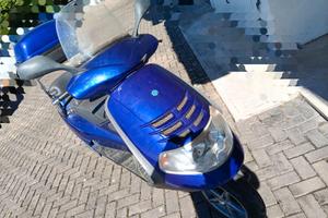 Piaggio hexagon 125