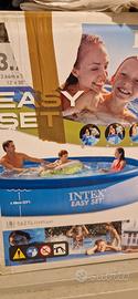 Piscina completa di accessori