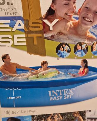 Piscina completa di accessori