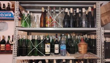 Bottiglie di vino vuote