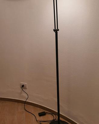 piantana luce diffusa in alto e basso