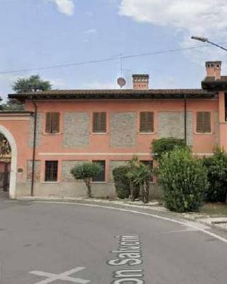 BILOCALE CON POSTO AUTO E CANTINA