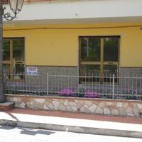 Manocalzati due locali commerciali