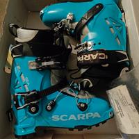 Scarponi scialpinismo 23