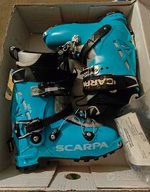 Scarponi scialpinismo 23