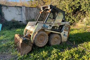 Bobcat 553 + benne