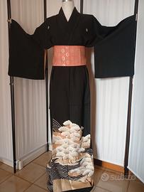kimono Tomesode giapponese antico in seta nera 