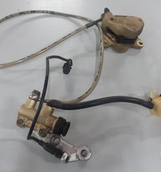 Pompa pinza posteriore con supporto DUCATI 748
