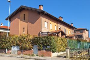 VILLA A SCHIERA D'ANGOLO A MEDICINA