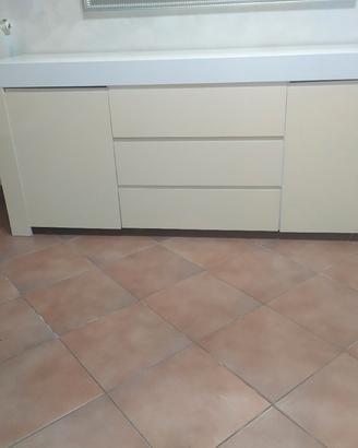 sala completa di: madia, vetrina e mobile mensola
