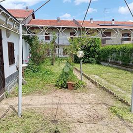 CASA SEMINDIPENDENTE A BARBANIA