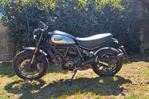  MOTO DUCATI SCRAMBLER ICON