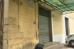 Locale commerciale C1 in Via Ardeatina,541