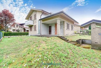 Villa di 260 m² con 5 locali e box auto doppio a G