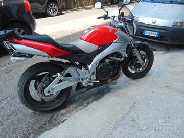 Suzuki GSR 600 usata rossa anno 2006 km 24.600