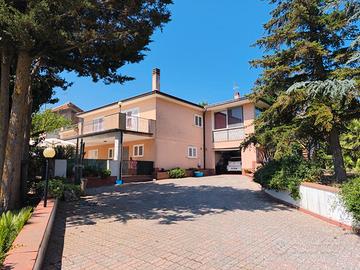 Villa di charme con ampi spazi esterni