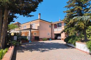 Villa di charme con ampi spazi esterni