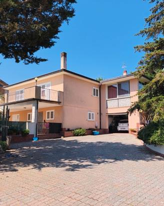 Villa di charme con ampi spazi esterni
