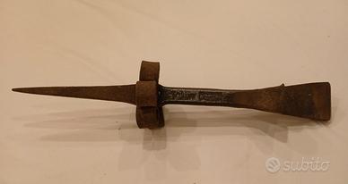 Antico incudine battifalce a gradino cm.35