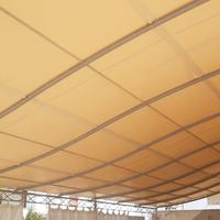 Struttura in ferro con tendone impermeabile.