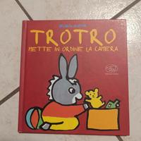 Trotro mette in ordine la camera