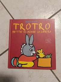 Trotro mette in ordine la camera