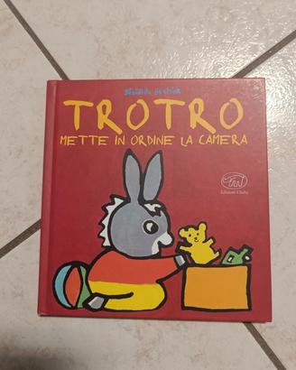 Trotro mette in ordine la camera
