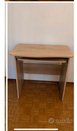 Piccola scrivania per computer
