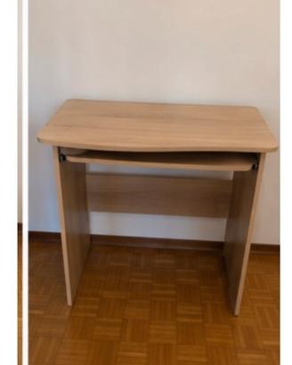 Piccola scrivania per computer