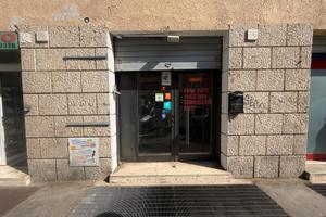 Locale commerciale con canna fumaria