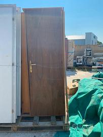 Porta da interno marrone con telaio 210x72 cm