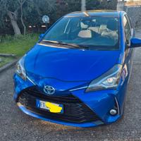 Toyota yaris hybrid style 