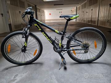 Bici CUBE Kid 240  nero e giallo flash