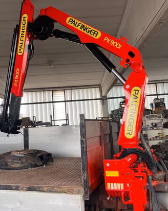 Gru Palfinger PK9001 con 3 sfili idraulici