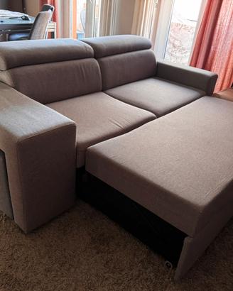 Divano con pouf  estraibile
