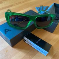 Occhiali da sole Hawkers, nuovi e perfetti.