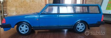 Modello Volvo 240 GL scala 1/18