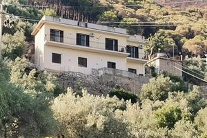 Villetta bifamiliare con terreno