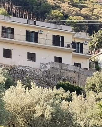 Villetta bifamiliare con terreno