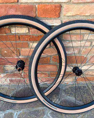 Ruote Gravel DT SWISS G500 + gomme Pathfinder 45 m